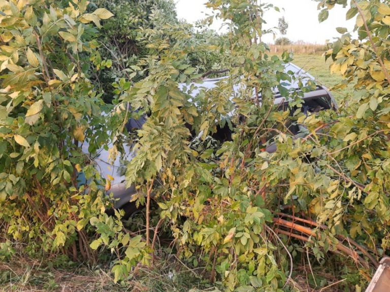Śmiertelny wypadek. Pojazd kilkukrotnie dachował