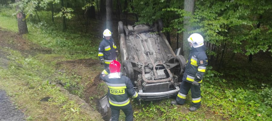 Wypadek pod Olsztynem. Jedna osoba w szpitalu