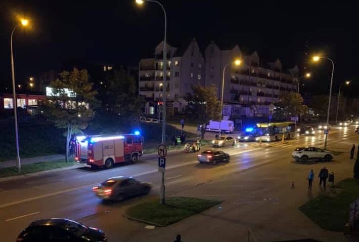 Kierowca taks&oacute;wki potracił kobietę na pasach