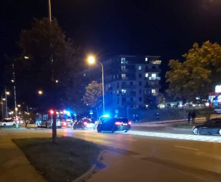 Kierowca taks&oacute;wki potracił kobietę na pasach
