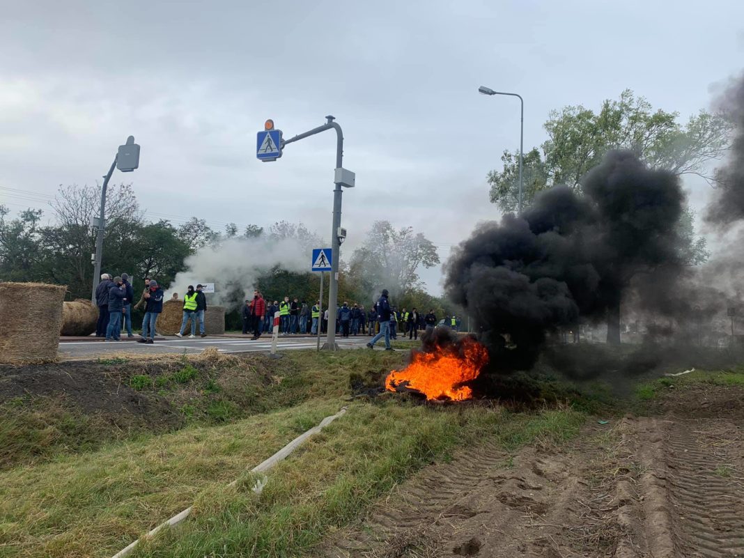 Rolnicy blokują drogi krajowe  i regionalne na Warmii i Mazurach