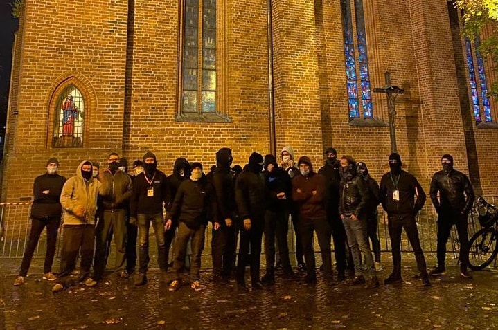 Kim byli obrońcy katedry podczas protestu?