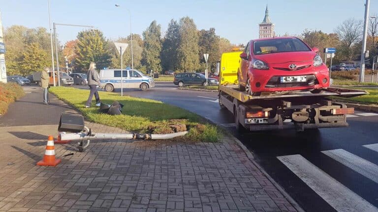 78-latka staranowała sygnalizator świetlny w Olsztynie