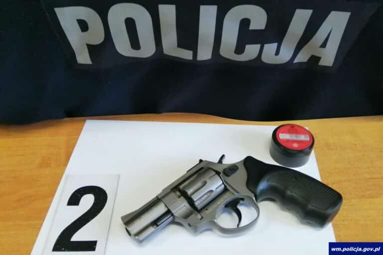 Strzelał w hotelu, bo &bdquo;ktoś się kręcił przy jego aucie&rdquo;