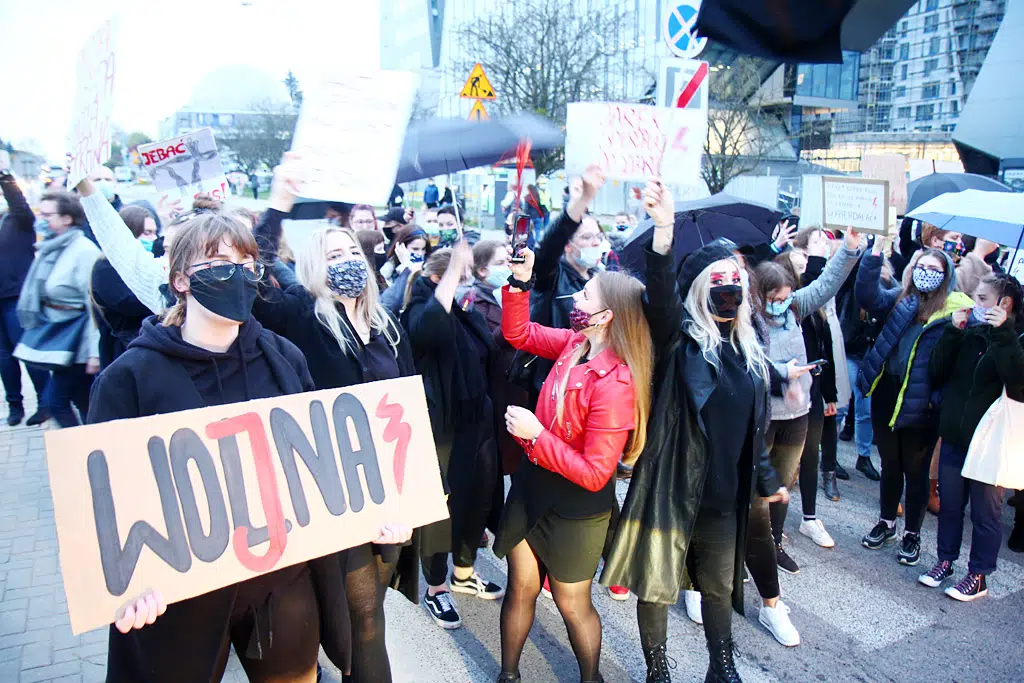 Kolejny dzień protestu. Tym razem kobiety zablokowały centrum Olsztyna w godzinach szczytu
