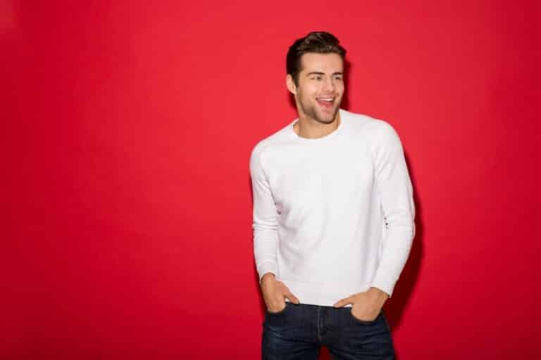 Szukasz eleganckiej odzieży na chłodne miesiące? Swetry męskie sprawdzą się idealnie