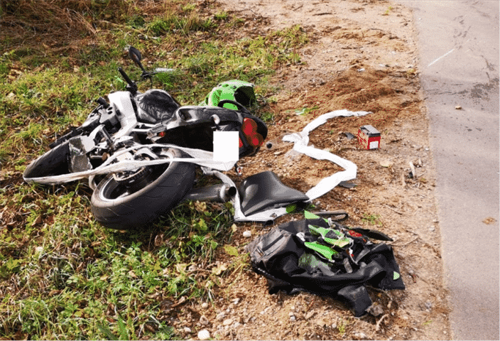 Motocyklista zderzył się z ciągnikiem