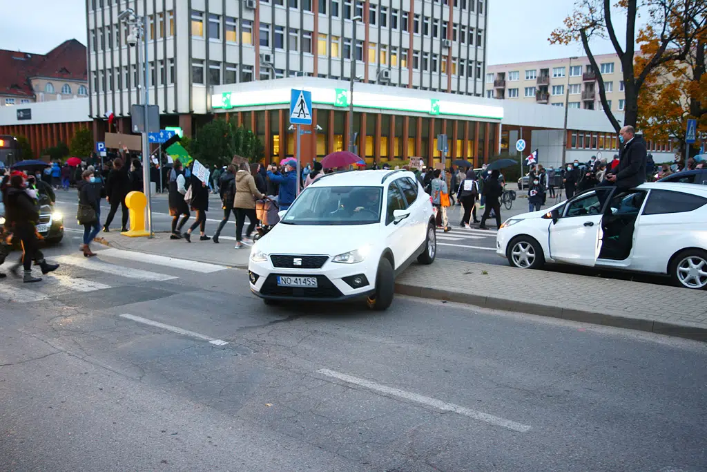 Kolejny dzień protestu. Tym razem kobiety zablokowały centrum Olsztyna w godzinach szczytu