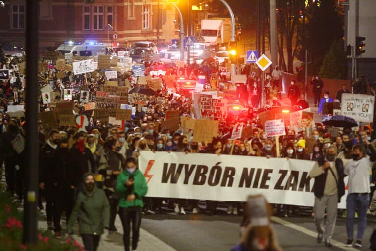 fotorelacja piątkowych protest&oacute;w w Olsztynie