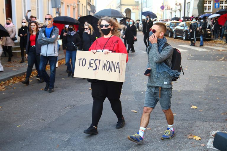 Oświadczenie student&oacute;w UWM o prawie do aborcji wywołało prawdziwą &bdquo;wojnę&rdquo; w internecie