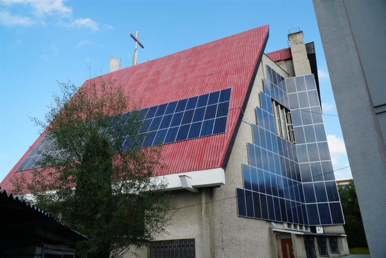 Energia z nieba. Pierwszy kości&oacute;ł wykorzystujące OZE na Warmii