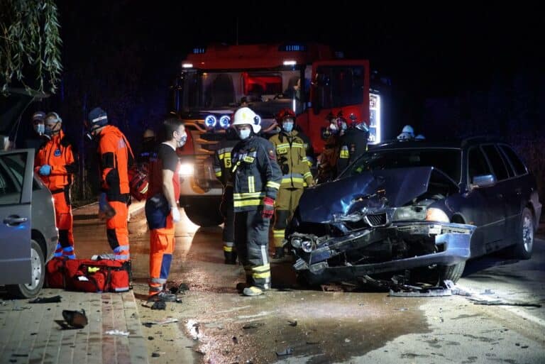 Wypadek na wyjeździe z Żabki. Ulica Bartąska zablokowana