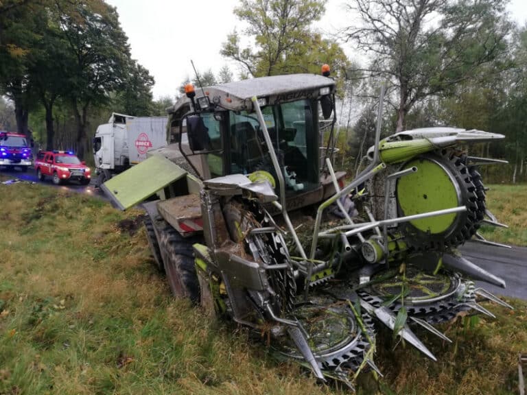 Sieczkarnia zderzyła się z ciężar&oacute;wką