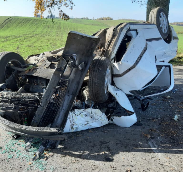 Jedna osoba w szpitalu po dachowaniu