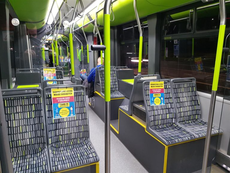 Nowe limity w komunikacji miejskiej. Efekt czerwonej strefy