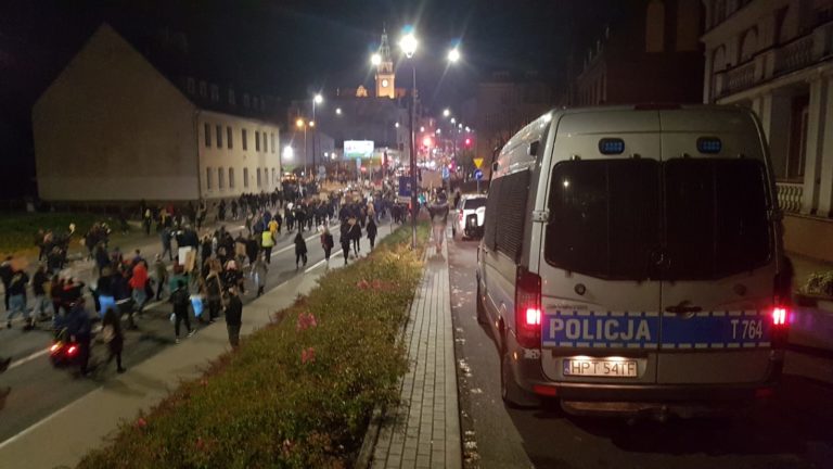 Środa. Kolejny dzień protestu kobiet i młodzieży [RELACJA NA ŻYWO]