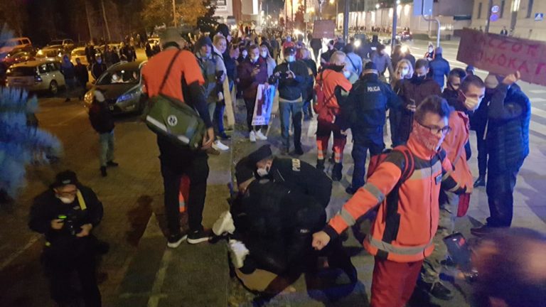 Środa. Kolejny dzień protestu kobiet i młodzieży [RELACJA NA ŻYWO]