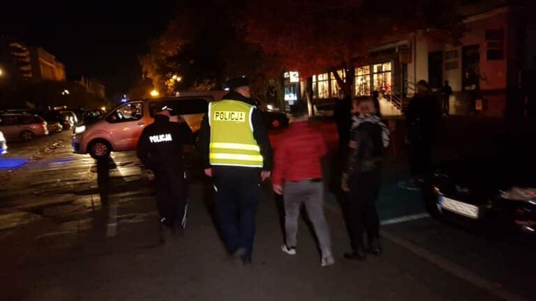 DJ puszczał muzykę na manifestacji. Przerwali mu policjanci. Trafił na komendę