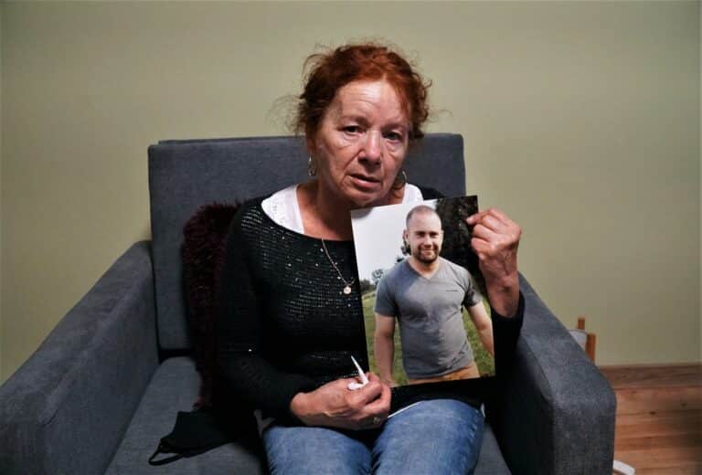 Dźgał tak, żeby zabić. Filip ze słuchawkami w uszach dostał 8 cios&oacute;w w plecy. Osierocił dw&oacute;ch syn&oacute;w