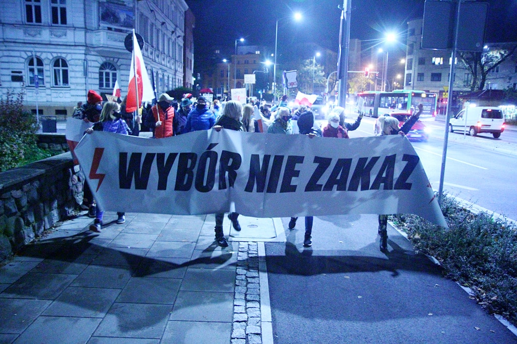 Mimo apeli ekspertów nadal mieszkańcy Olsztyna zbierają się na proteście