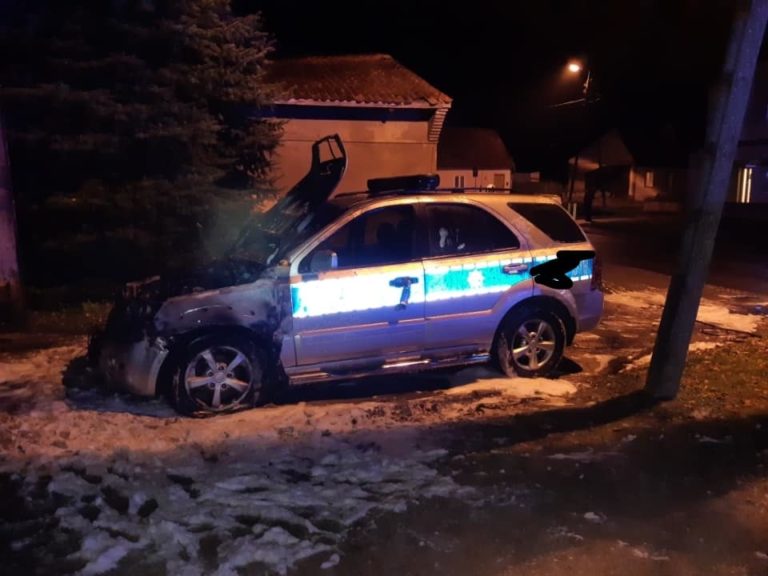 Pożar radiowozu. Palił się tuż obok posterunku