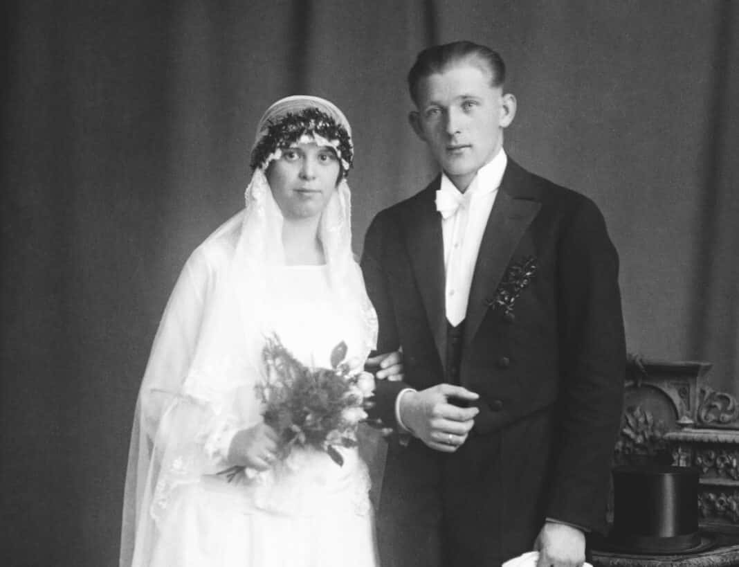 Nieznani nowożeńcy uwiecznieni na 100 letniej fotografii. Dalsze poszukiwana Muzeum Warmii i Mazur