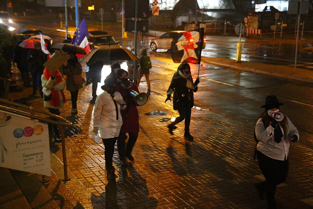 Mimo medialnego rozgłosu prawie nikt nie przyszedł na Strajk Kobiet w Olsztynie. Fotorelacja protest Olsztyn, Wiadomości