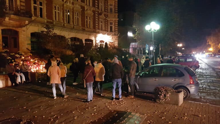 Strajki kobiet już wygasa? Niedobitki na niedzielnej manifestacji