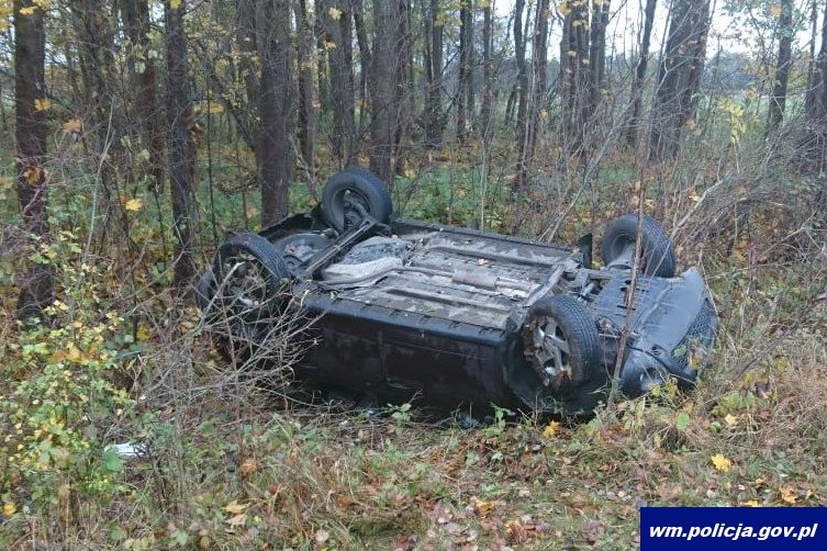 Dacia dachowała po zderzeniu z BMW