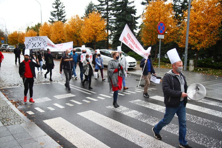 W Olsztynie trwa protest branży gastronomicznej