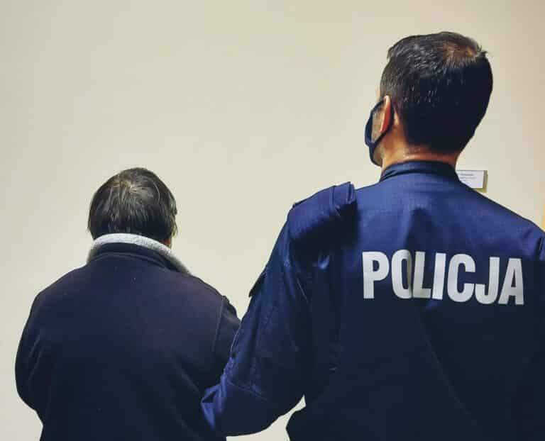 Poszukiwana przez sad 48 latka zatrzymana przez szczycienskich policjantow.