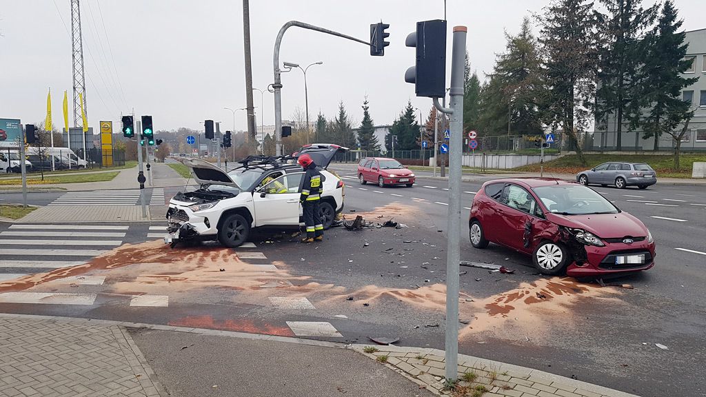 Zderzenie na skrzyżowaniu w Olsztynie. W samochodzie był 13-latek