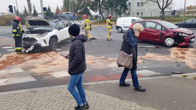 Zderzenie na skrzyżowaniu w Olsztynie. W samochodzie był 13-latek