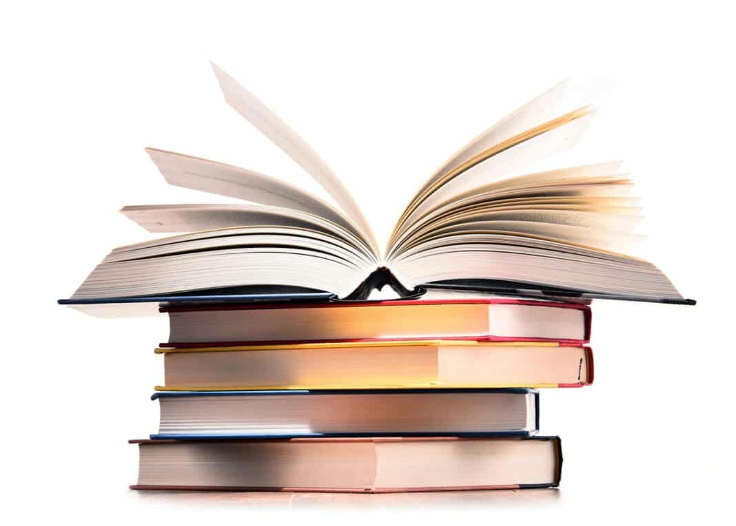Premiery książek w 2020 – sprawdź, co warto podarować bliskim na święta