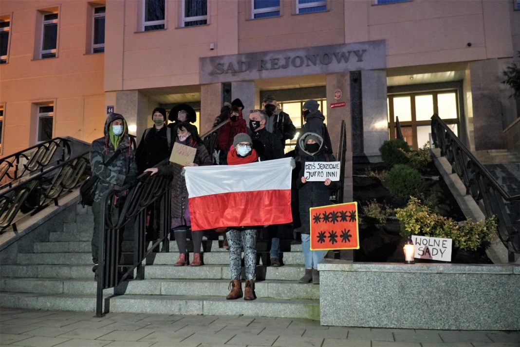 Protest pod Sądem Rejonowym w Olsztynie