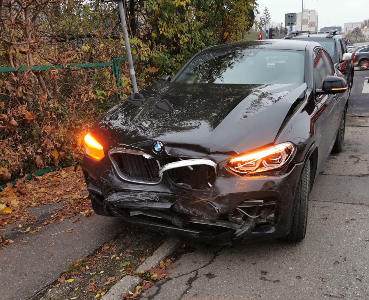 Kierująca BMW wjechał na czerownym? Stłuczka na skrzyżowaniu koło KFC
