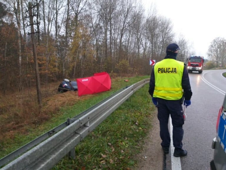 Drugi śmiertelny wypadek na DK16 od rana. Kierowca nie przeżył dachowania