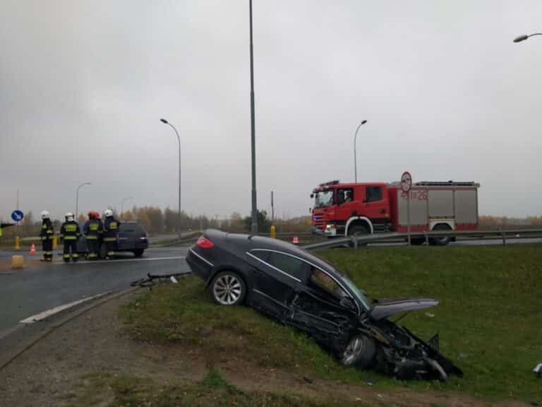 Wypadek na obwodnicy. Cztery osoby przewiezione do szpitala