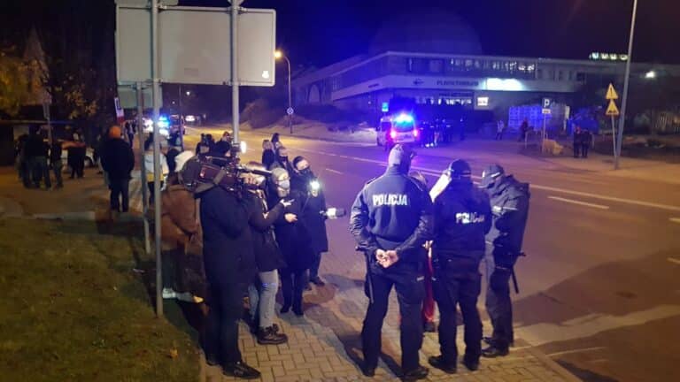 Zmiana podejścia policji do protestujących kobiet. Zdecydowane działania [RELACJA NA ŻYWO]