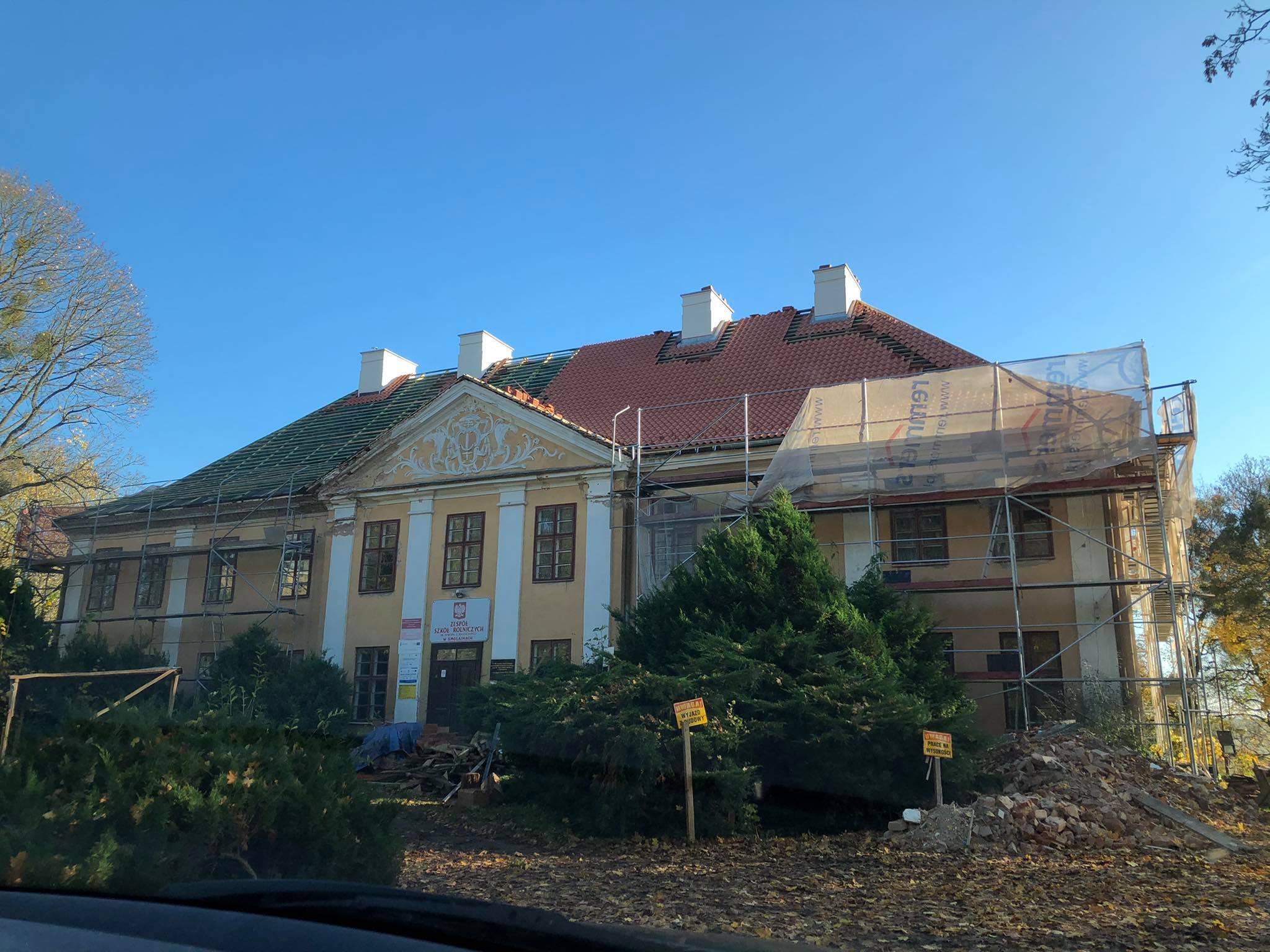 Powiat olsztyński wspiera remont pałacu biskupiego w Smolajnach