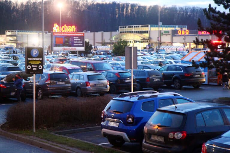 Wybierasz się na zakupy do Galerii Warmińskiej? Utworzyła się gigantyczna kolejka do wejścia