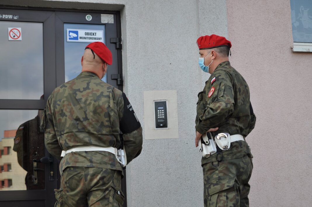 Żandarmeria Wojskowa zatrzymała dwóch żołnierzy podejrzanych o korupcję