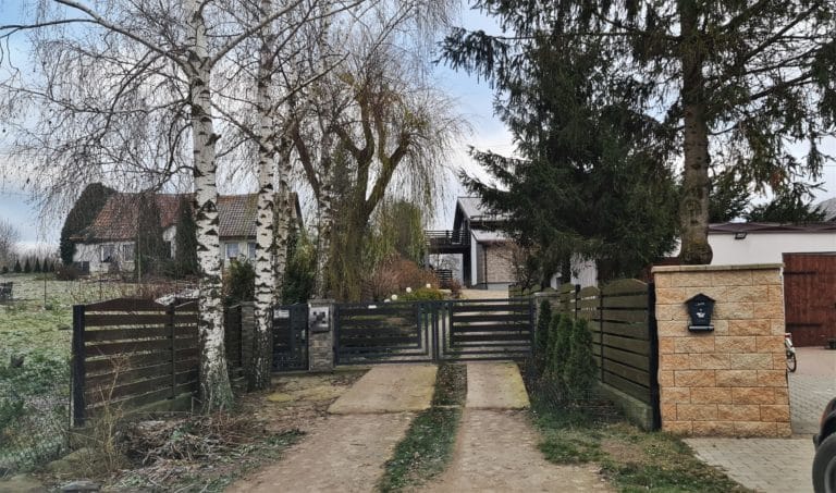 Nie wytrzymał tego, wyciągnął pistolet i zaczął strzelać do żony i teścia