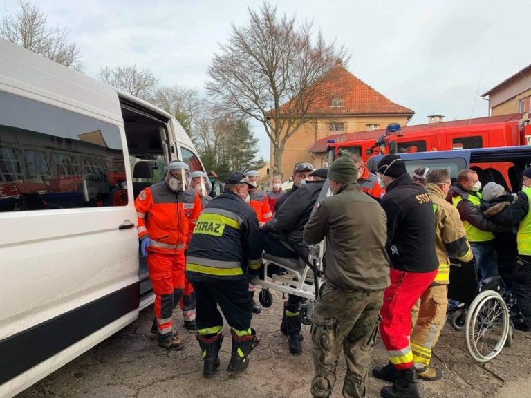 Barczewo. Po usunięciu niewybuchu odblokowano dk 16, ewakuowani wracają do dom&oacute;w