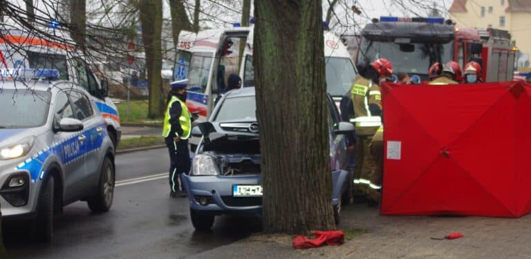Śmiertelny wypadek w centrum miasta. 69-latka nie udało się uratować