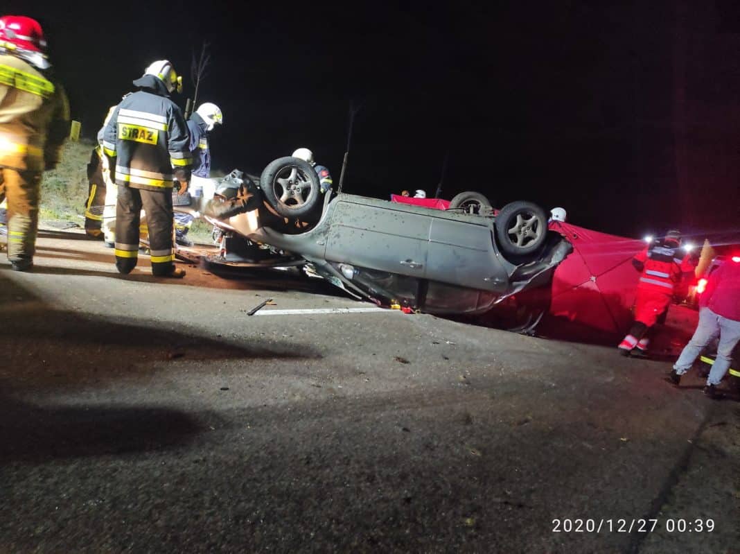 Dwie osoby zginęły w wypadku drogowym. 19-letni kierowca i pasażerka w tym samym wieku