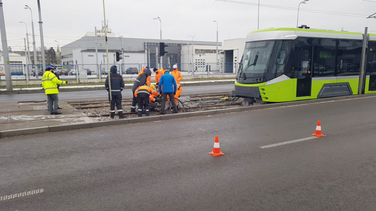 Ćwiczenia z wykolejenia tramwaju. Przygotowania przed wypuszczeniem tureckich pojazd&oacute;w na ulice Olsztyna