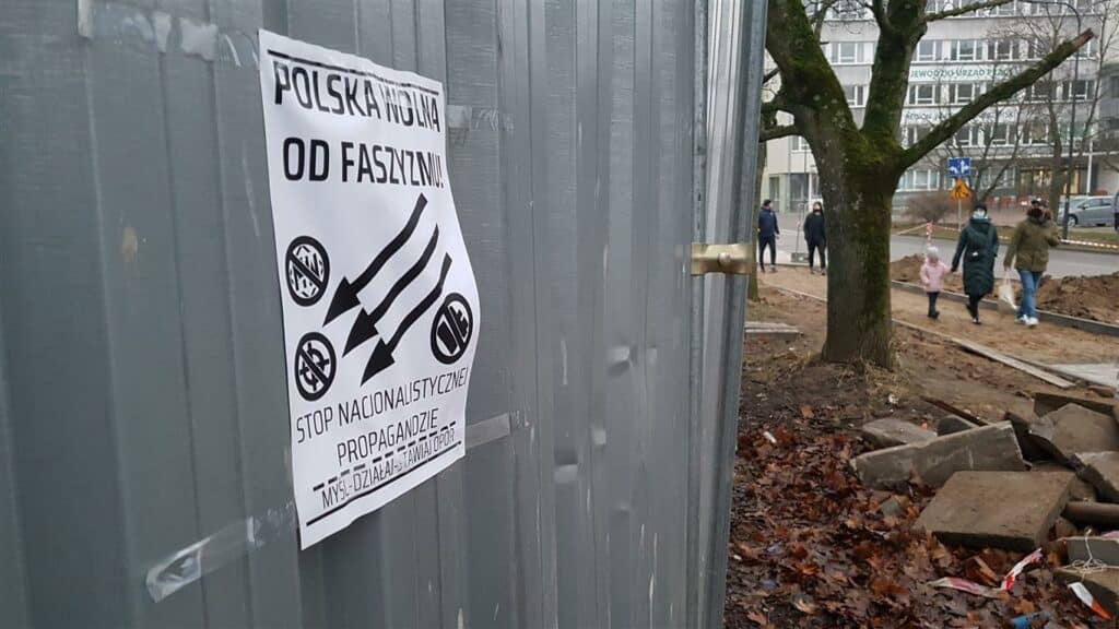 Tajemniczy plakat w Olsztynie. Kto za nimi stoi?
