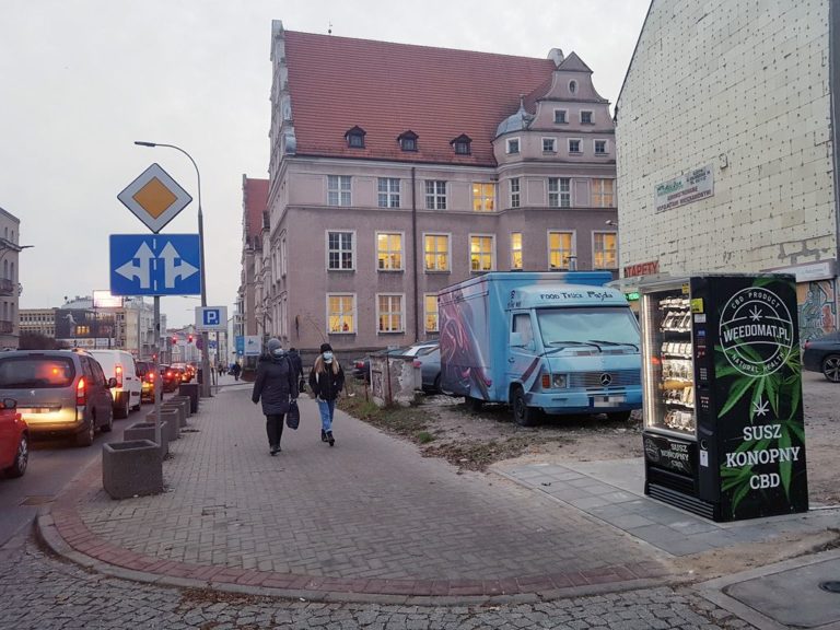 Nowy trawomat w Olsztynie. Postawili go tuż obok ratusza