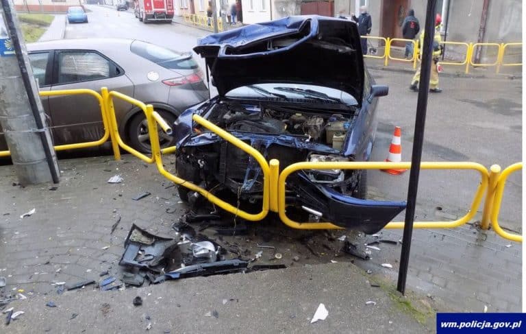 Groźne zderzenie na środku skrzyżowania